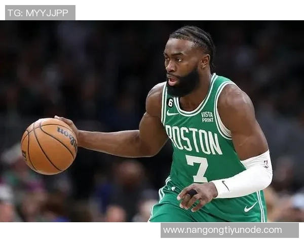 杰伦布朗第三节火力全开8投4中并罚球全中狂砍17分助力球队反击 杰伦布朗第三节火力全开8投4中并罚球全中狂砍17分助力球队反击