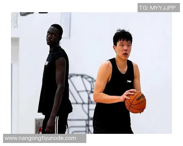 太阳主帅称赞马卢阿奇表现出色反应令人满意展现自信与进步 太阳主帅称赞马卢阿奇表现出色反应令人满意展现自信与进步