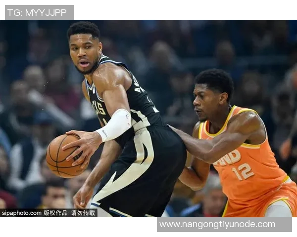 雄鹿队遭遇伤病困扰AJ格林因左肩挫伤缺席今日比赛 雄鹿队遭遇伤病困扰AJ格林因左肩挫伤缺席今日比赛