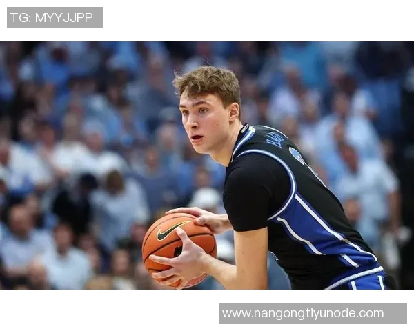 埃奇库姆表现出色如老将10投6中三分5中3罚球10中7砍下22分4篮板5助攻 埃奇库姆表现出色如老将10投6中三分5中3罚球10中7砍下22分4篮板5助攻