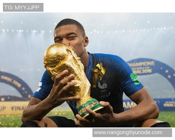 姆巴佩分享月最佳奖杯获奖感言期待对阵阿拉维斯的精彩表现 姆巴佩分享月最佳奖杯获奖感言期待对阵阿拉维斯的精彩表现