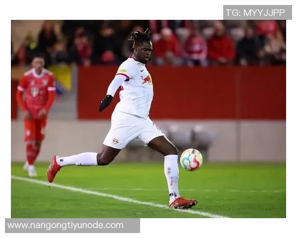 罗马俱乐部关注沙尔克年轻后卫梅尔特坎艾汉报价约800万欧元 罗马俱乐部关注沙尔克年轻后卫梅尔特坎艾汉报价约800万欧元