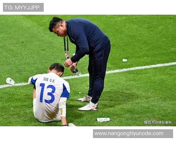 比甲比赛因球迷投掷水杯击中主裁在第87分钟意外中止引发热议 比甲比赛因球迷投掷水杯击中主裁在第87分钟意外中止引发热议