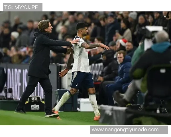 热刺官方宣布罗梅罗因两黄变红禁赛一场西蒙斯直接红牌遭禁赛三场 热刺官方宣布罗梅罗因两黄变红禁赛一场西蒙斯直接红牌遭禁赛三场