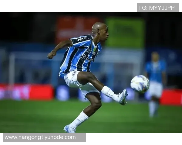 利物浦关注格雷米奥17岁小将梅克尽管一线队表现平平 利物浦关注格雷米奥17岁小将梅克尽管一线队表现平平