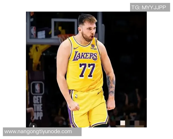 浓眉强势表现35分17板成独行侠自东契奇后首位35加15球员 浓眉强势表现35分17板成独行侠自东契奇后首位35加15球员