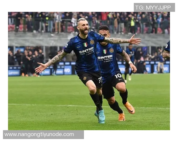 国米冬窗计划通过租借补强右边路应对邓弗里斯伤情恢复缓慢问题 国米冬窗计划通过租借补强右边路应对邓弗里斯伤情恢复缓慢问题